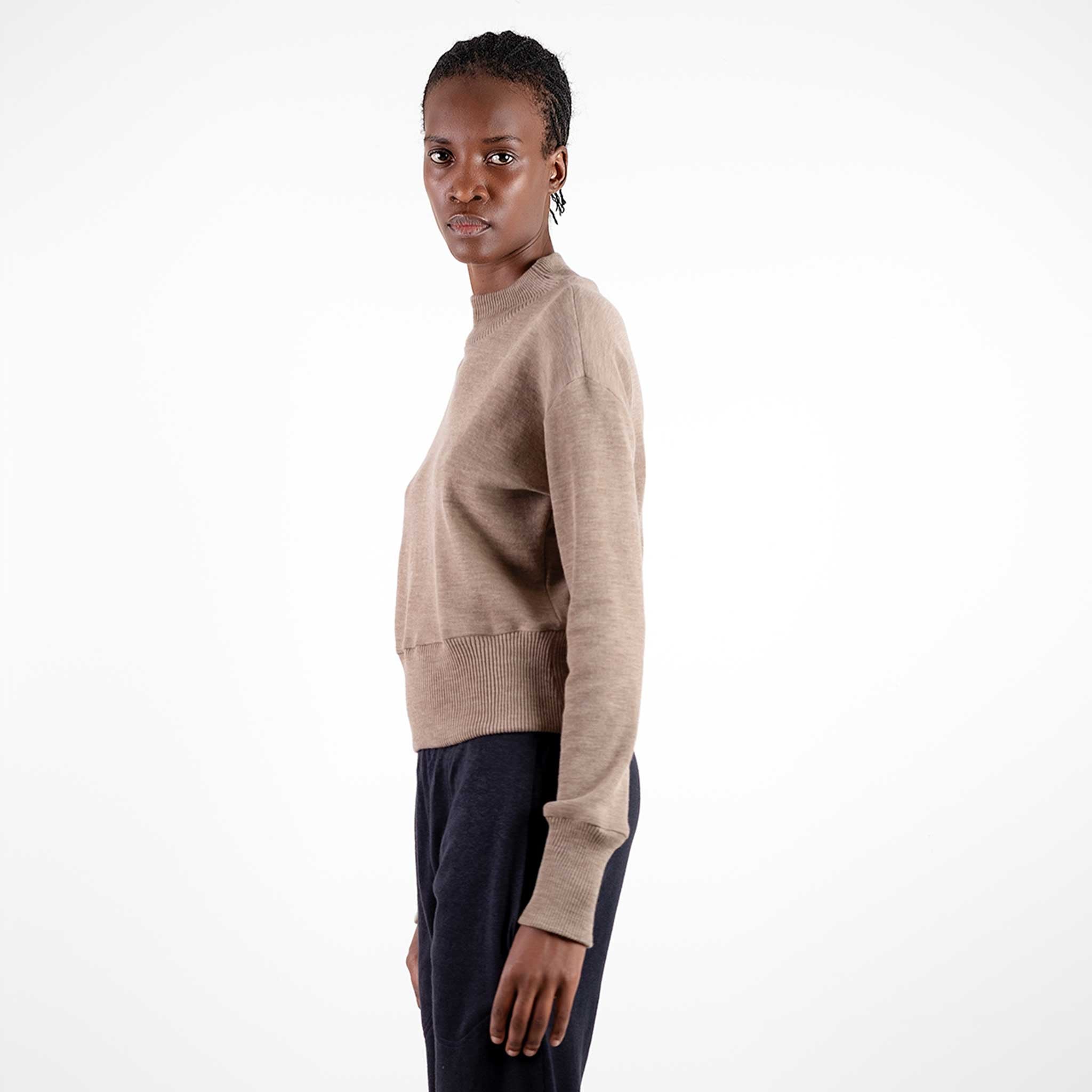 Karen　ベージュ Merino Mock Neck Sweater – Karn Goode